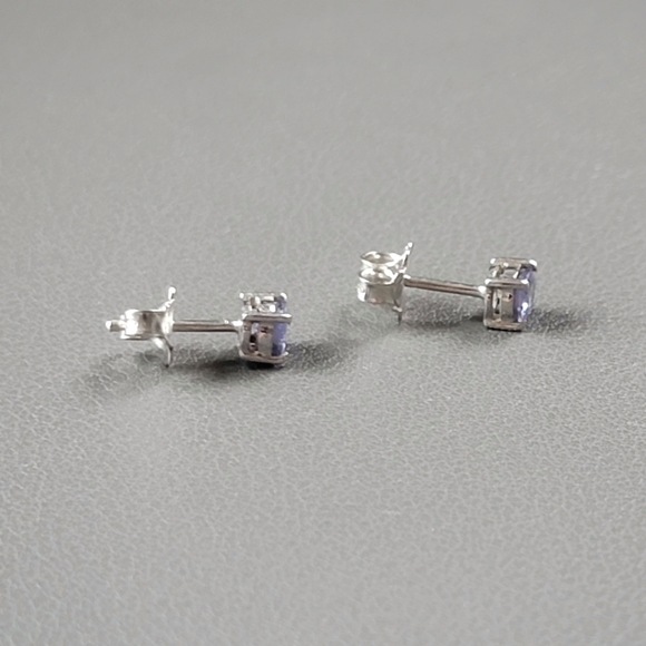 Sterling Silver Stud earrings - Picture 3 of 6